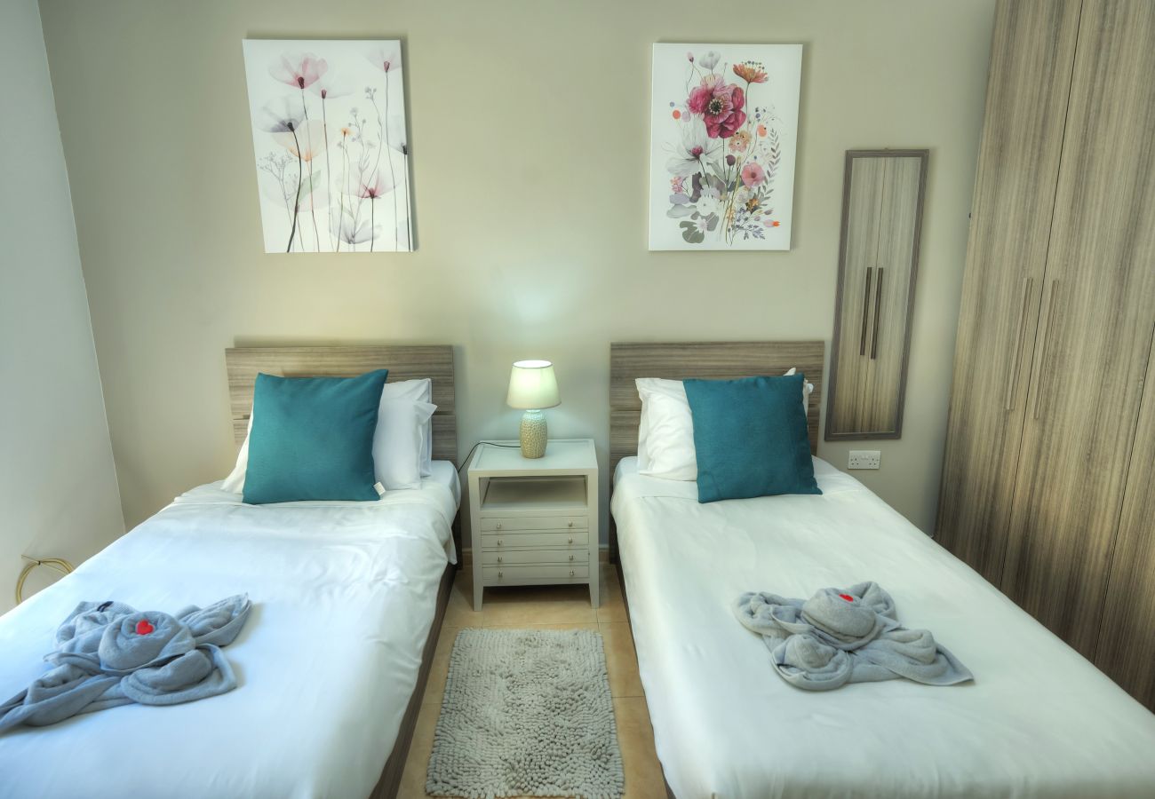 Casa en Sliema - 3bedroom house with yard and roof terrace CZER1-1