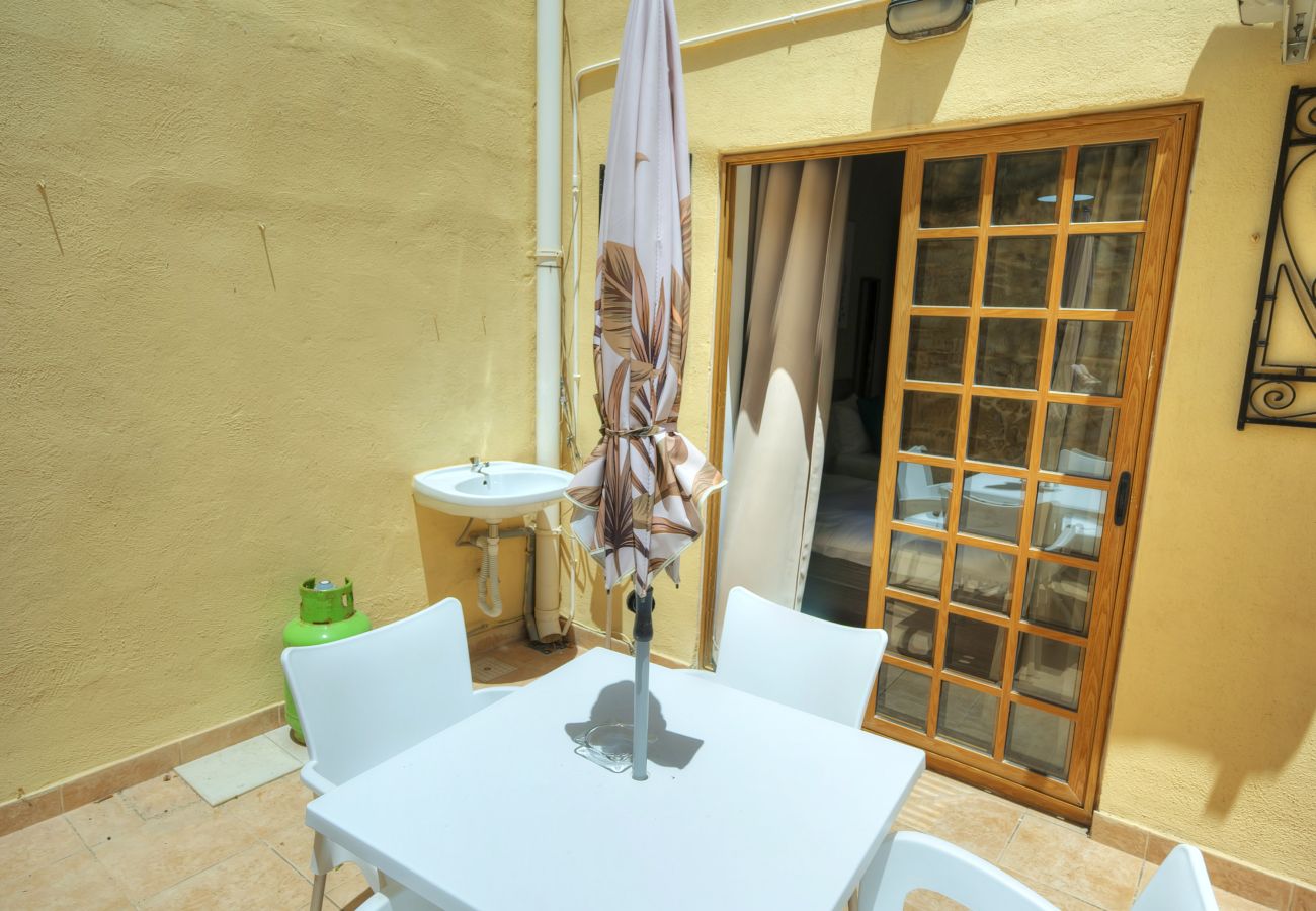 Casa en Sliema - 3bedroom house with yard and roof terrace CZER1-1
