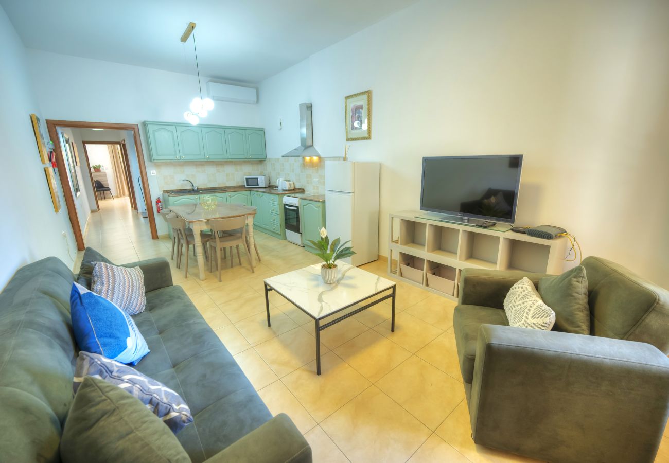 Casa en Sliema - 3bedroom house with yard and roof terrace CZER1-1