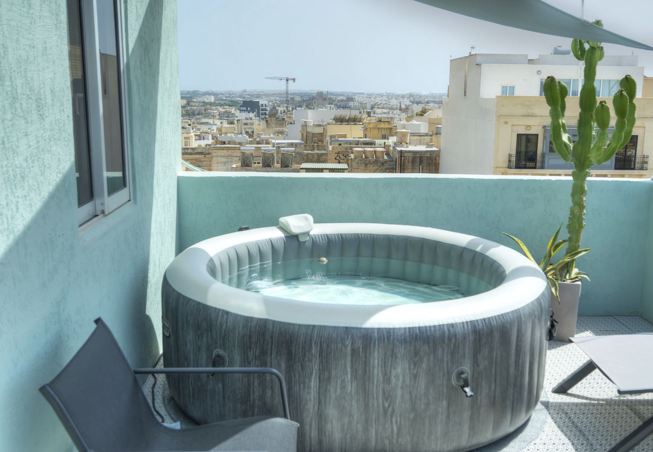 Apartamento en Sliema - Beautiful penthouse, sun terrace, jacuzzi GOSLM8