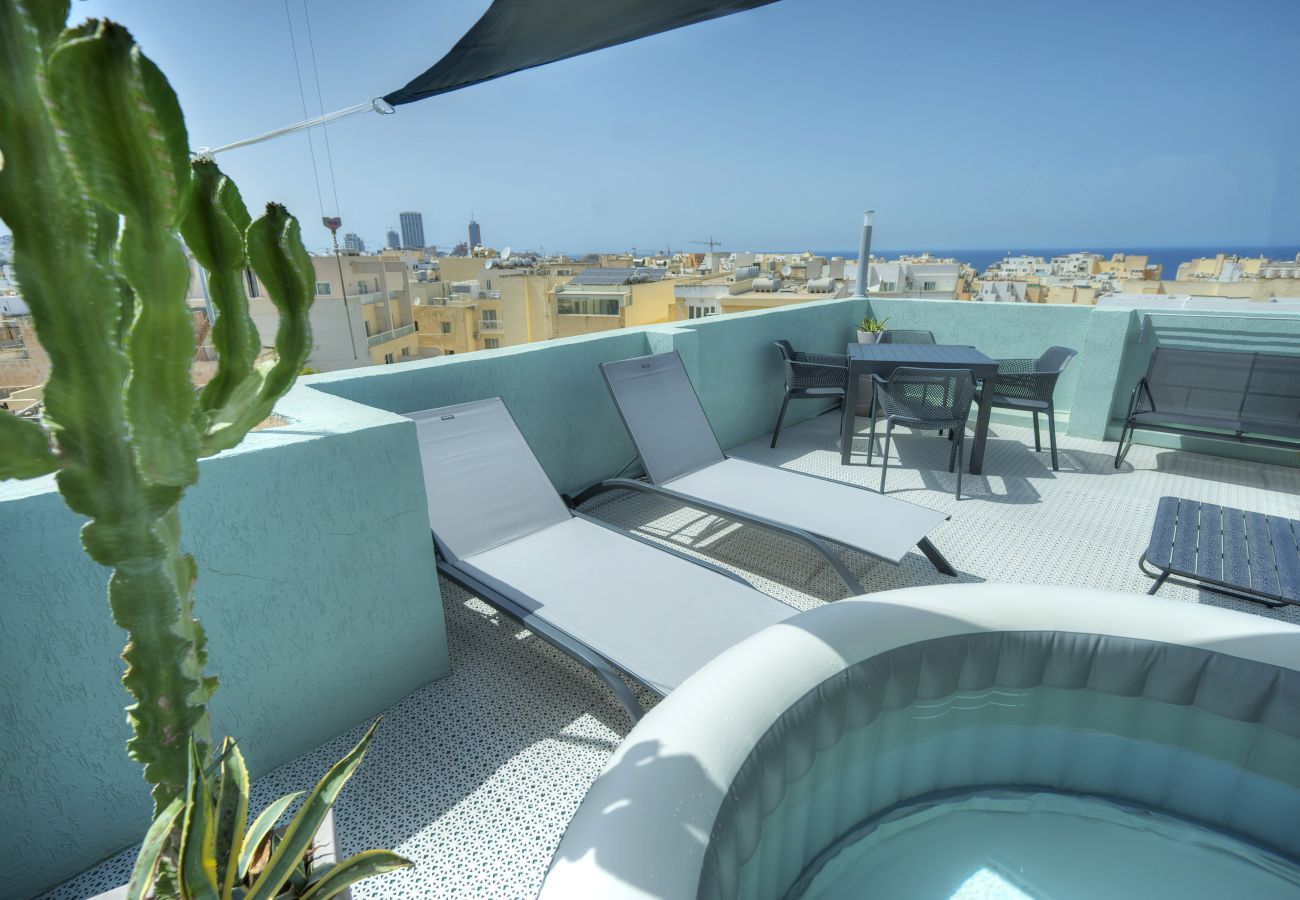 Apartamento en Sliema - Beautiful penthouse, sun terrace, jacuzzi GOSLM8