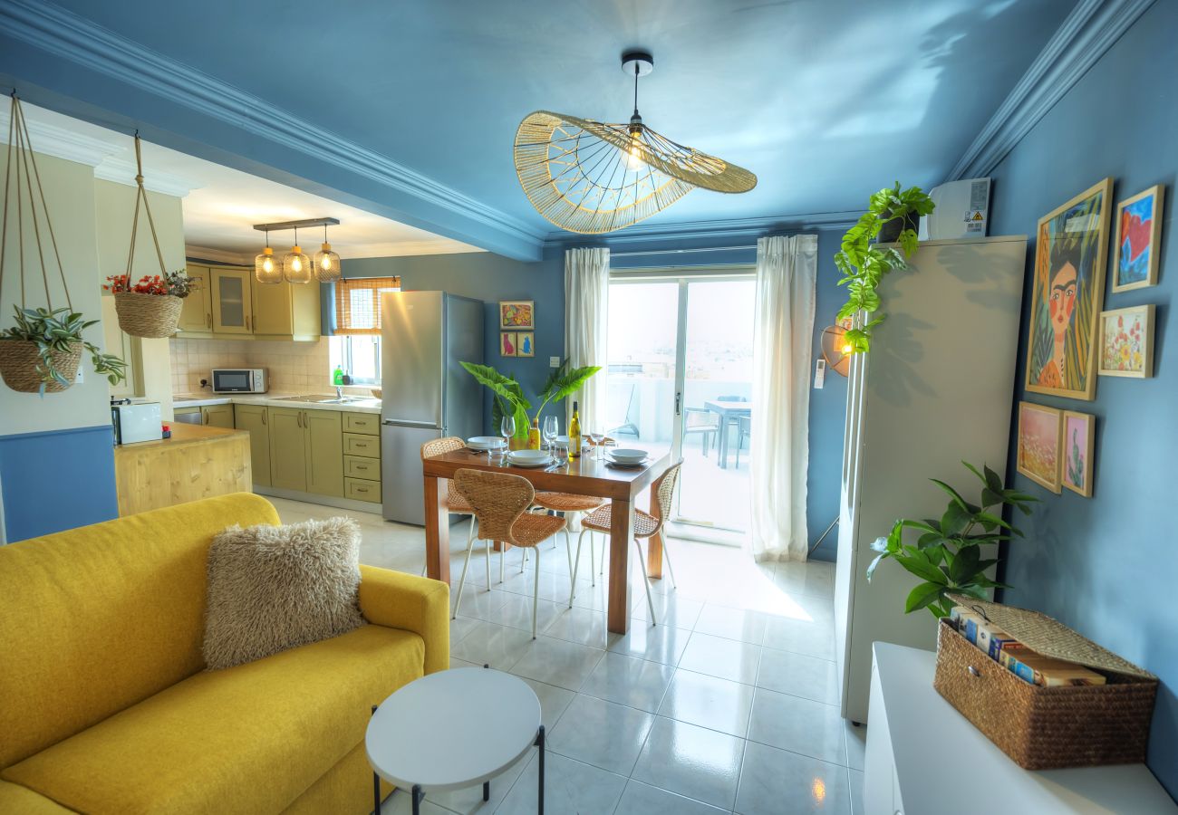 Apartamento en Sliema - Beautiful penthouse, sun terrace, jacuzzi GOSLM8