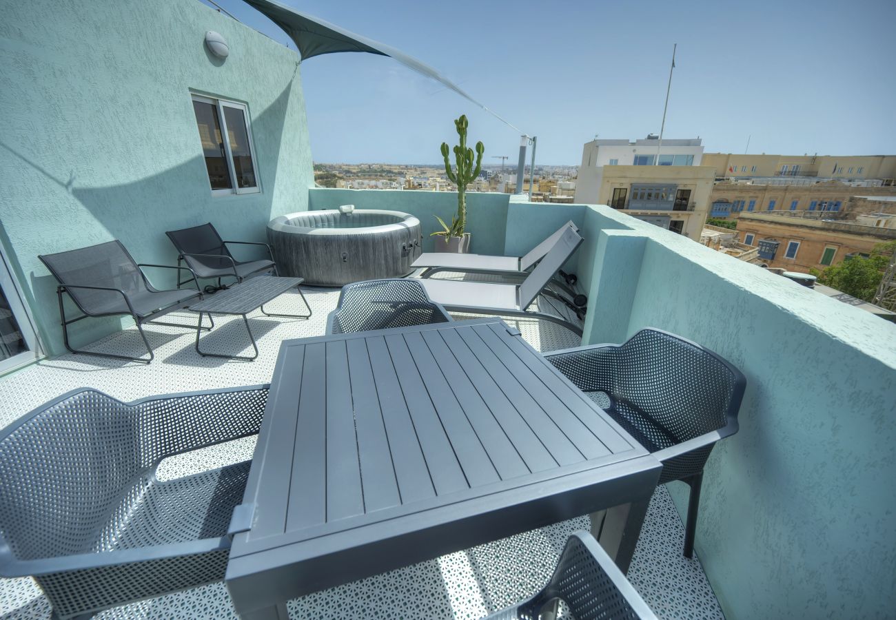 Apartamento en Sliema - Beautiful penthouse, sun terrace, jacuzzi GOSLM8