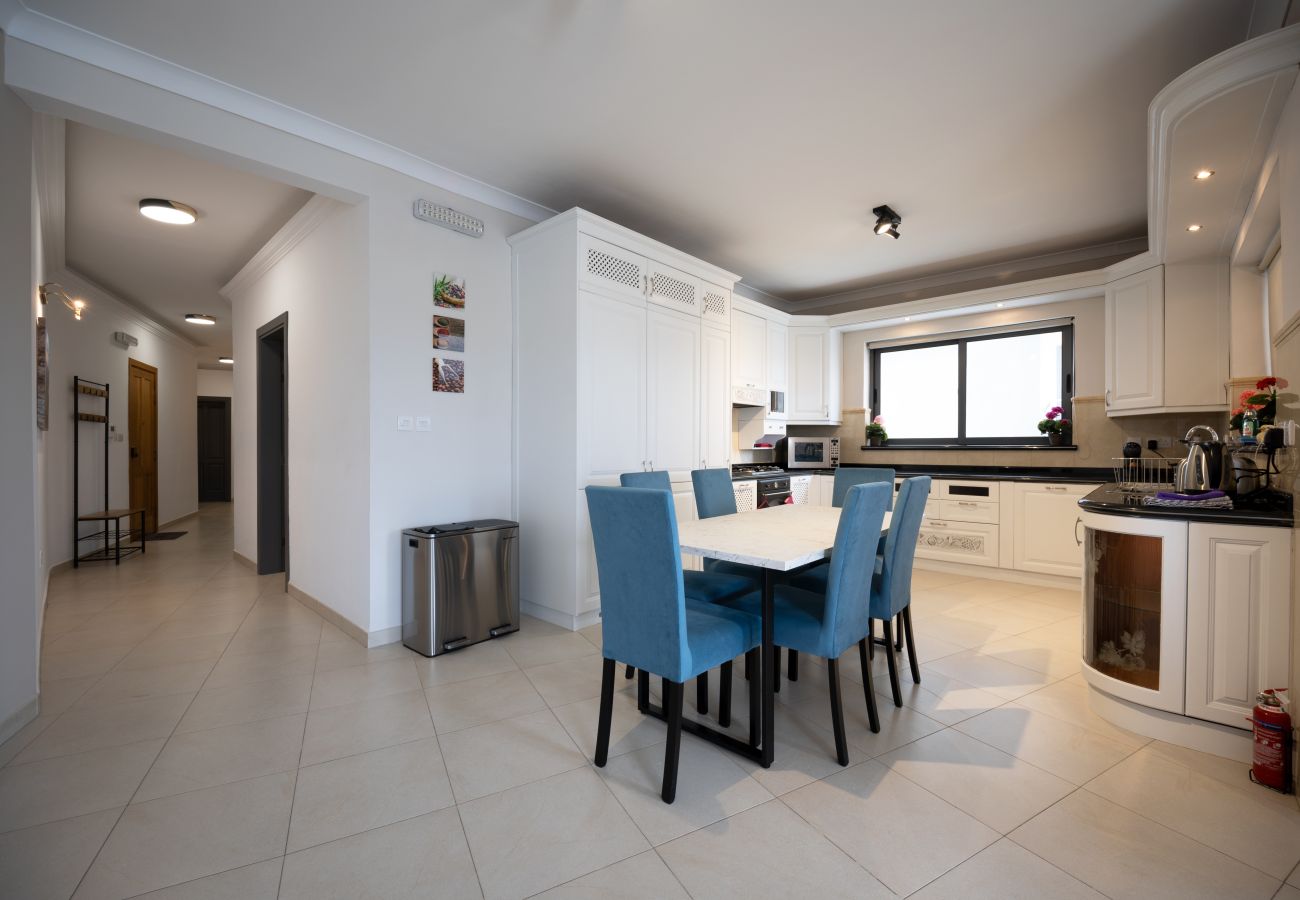 Apartamento en Gzira - Seafront beautiful 3 bedroom with balcony KDOU1-1