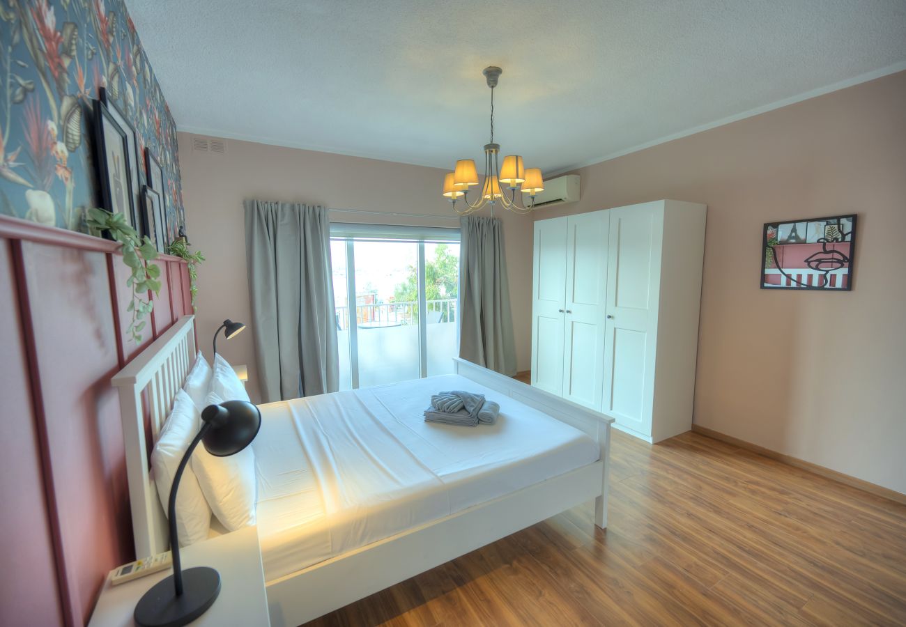Apartamento en Sliema - Stylish, large 3bedroom, seafront terrace GOSLM-13