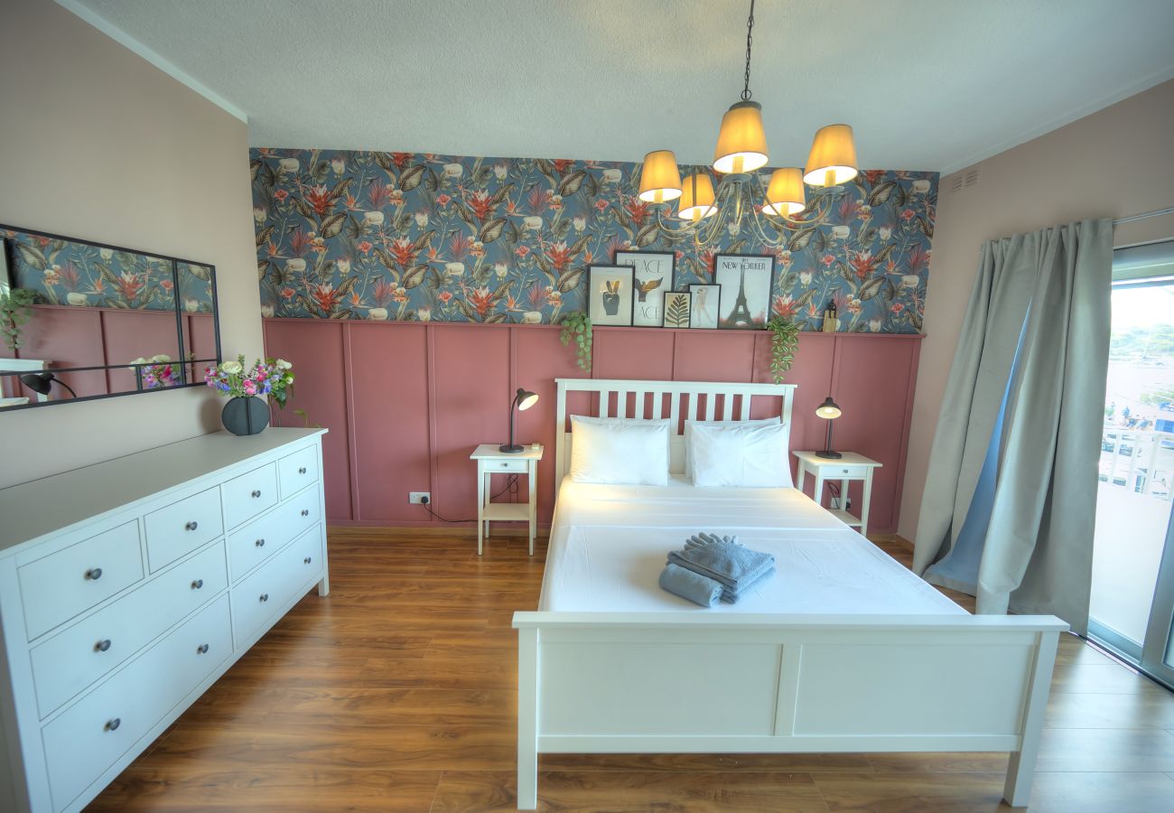 Apartamento en Sliema - Stylish, large 3bedroom, seafront terrace GOSLM-13