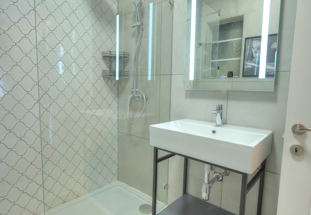 Apartamento en Sliema - Stylish, large 3bedroom, seafront terrace GOSLM-13