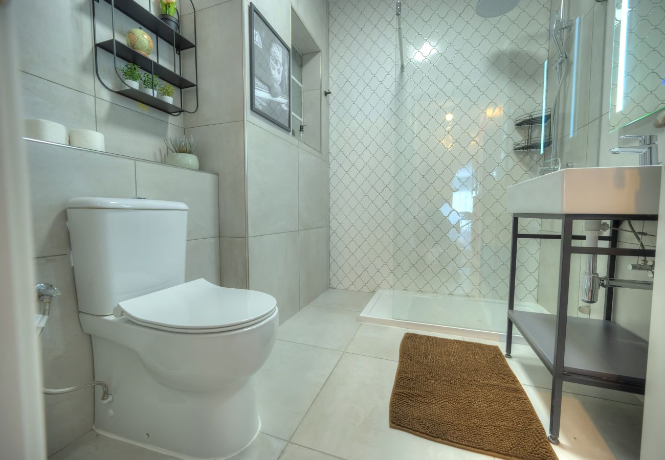 Apartamento en Sliema - Stylish, large 3bedroom, seafront terrace GOSLM-13