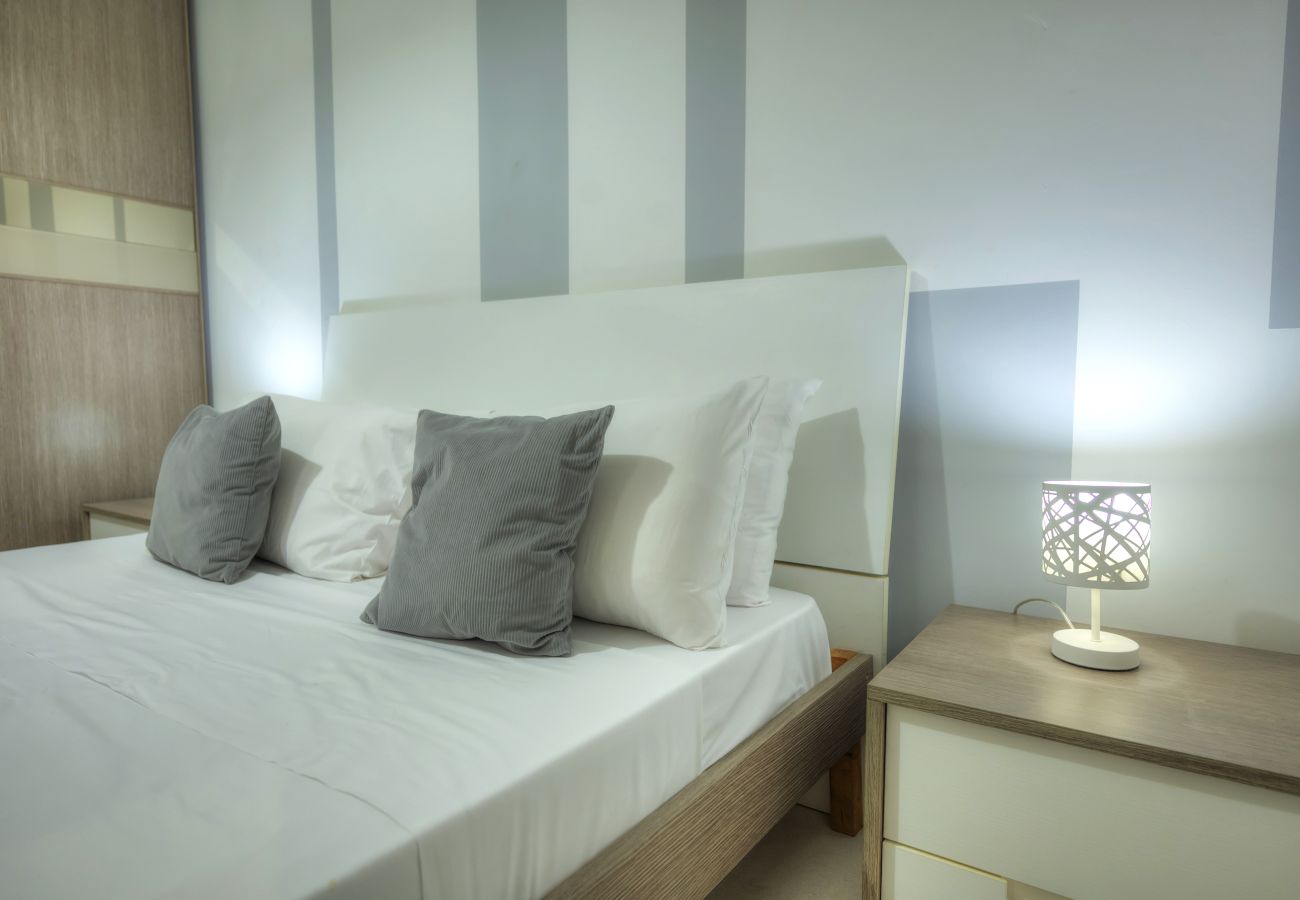 Apartamento en Sliema - Seafront bright & spacious 2bedroom, balcony KDEG1-1