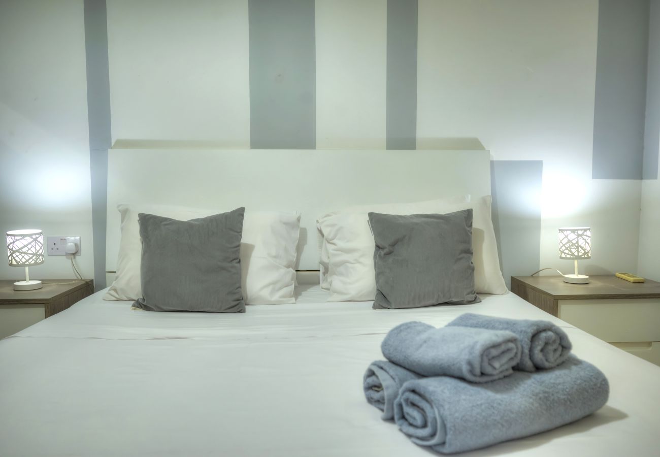 Apartamento en Sliema - Seafront bright & spacious 2bedroom, balcony KDEG1-1