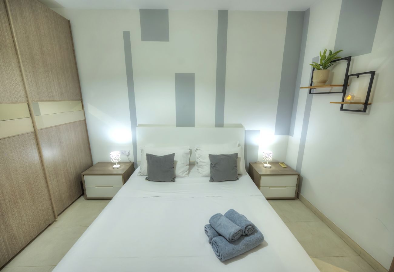 Apartamento en Sliema - Seafront bright & spacious 2bedroom, balcony KDEG1-1