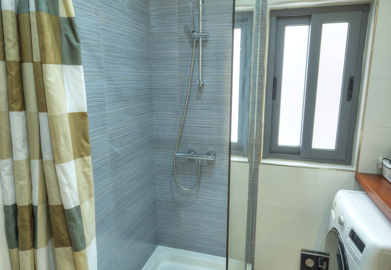 Apartamento en Sliema - Seafront bright & spacious 2bedroom, balcony KDEG1-1