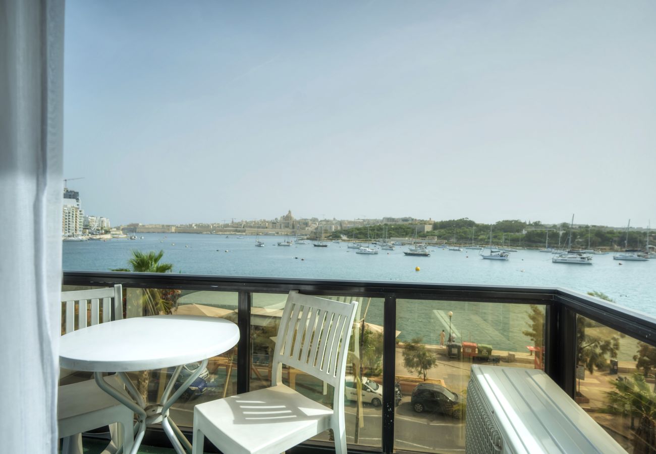 Apartamento en Sliema - Seafront bright & spacious 2bedroom, balcony KDEG1-1