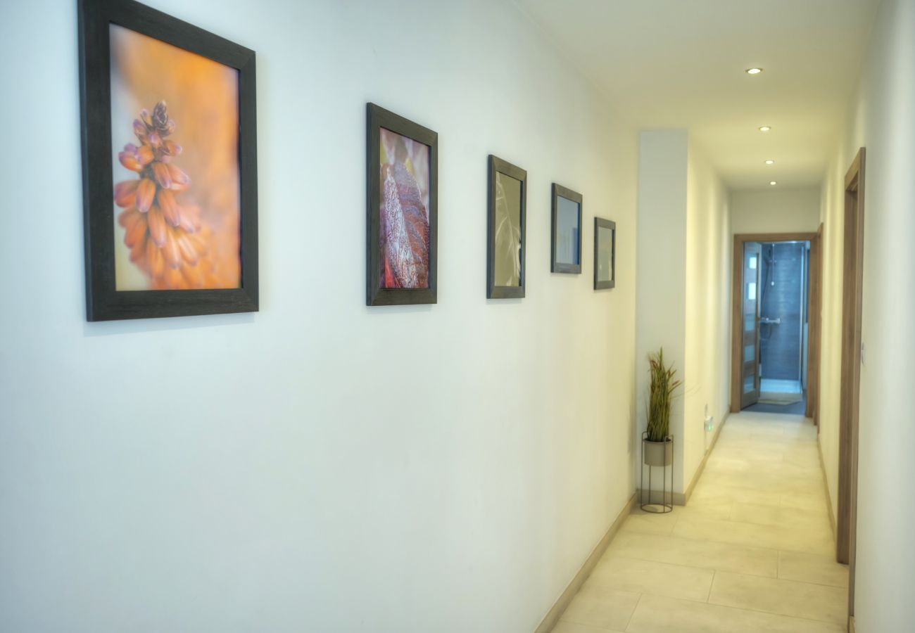 Apartamento en Sliema - Seafront bright & spacious 2bedroom, balcony KDEG1-1