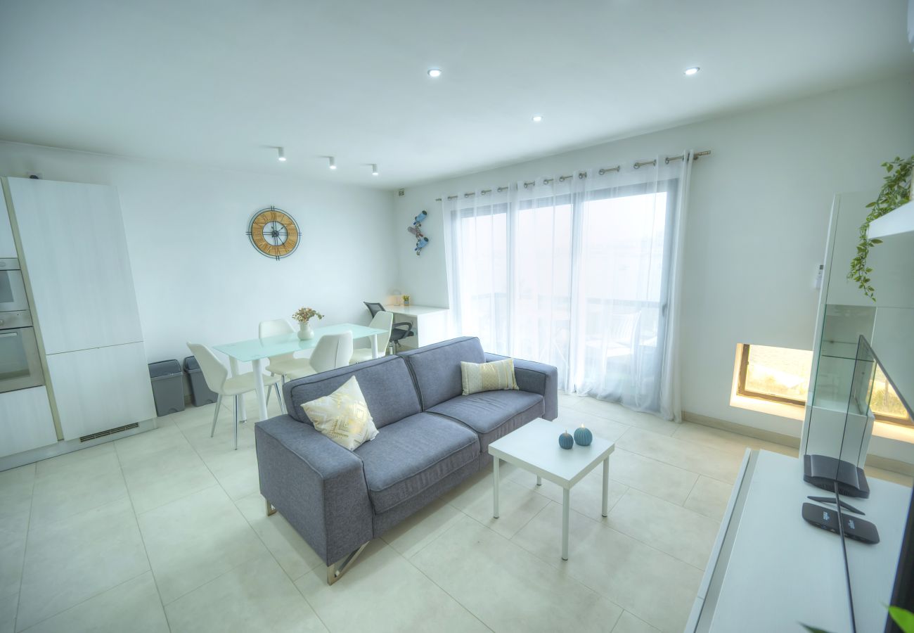 Apartamento en Sliema - Seafront bright & spacious 2bedroom, balcony KDEG1-1