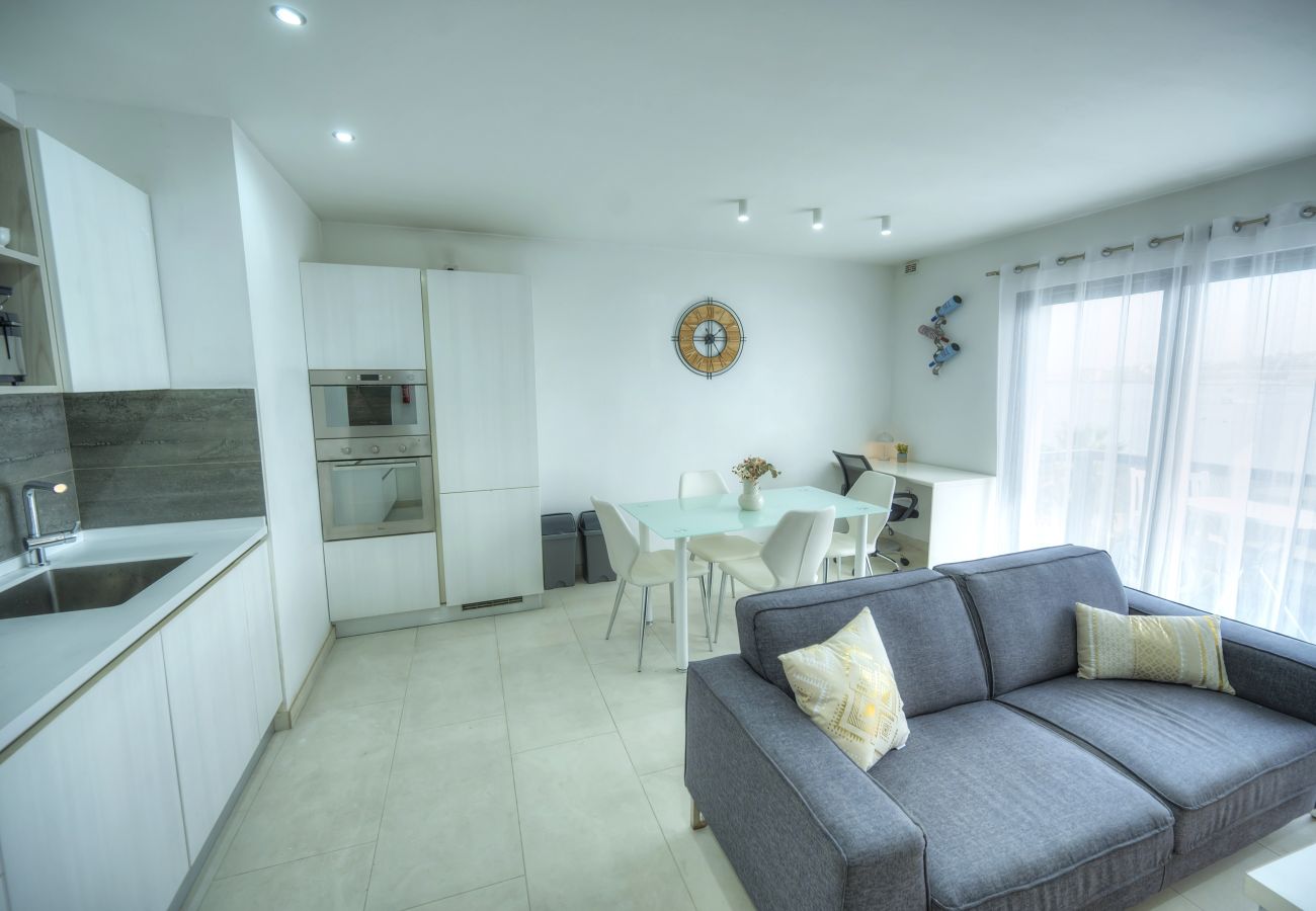 Apartamento en Sliema - Seafront bright & spacious 2bedroom, balcony KDEG1-1