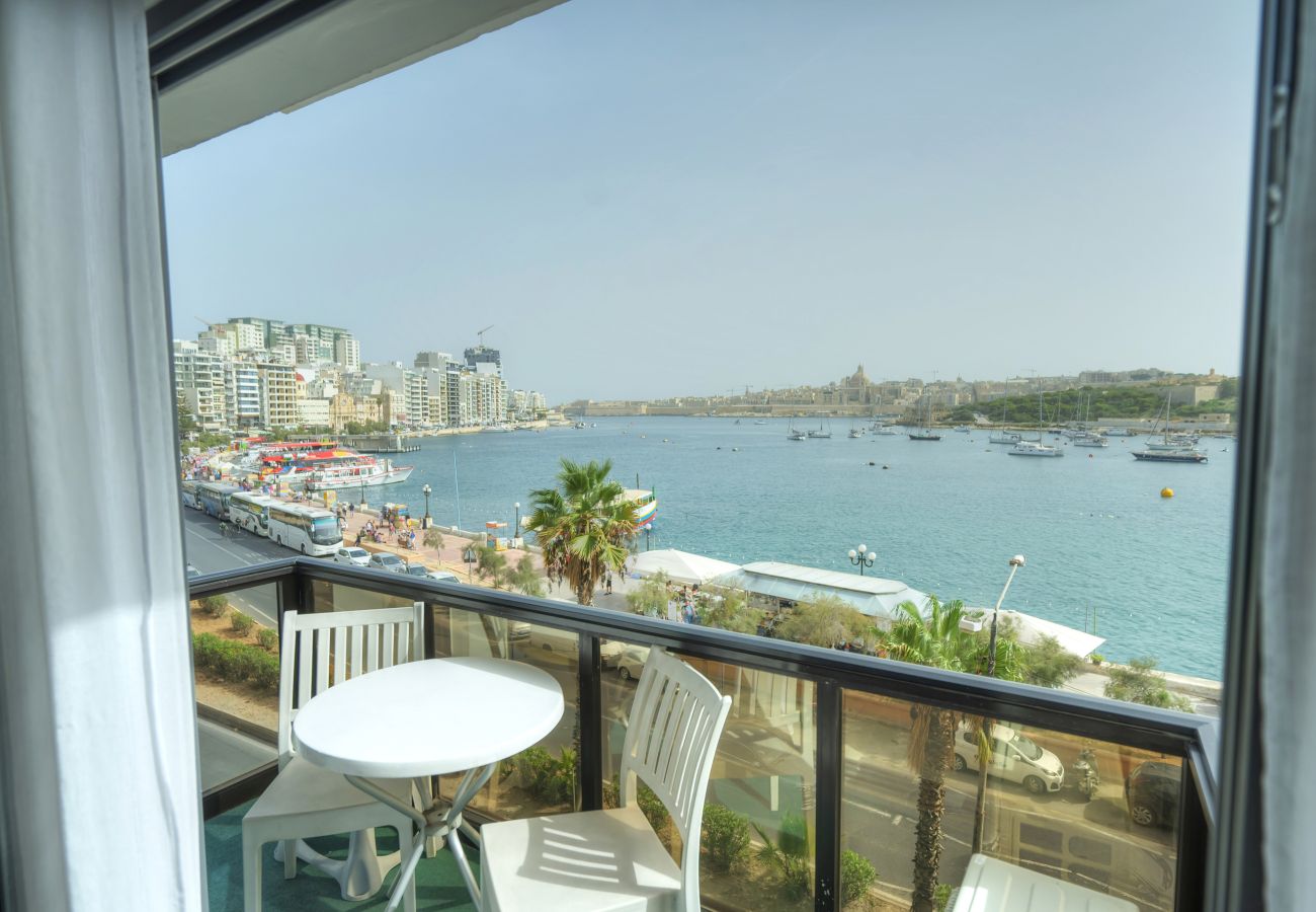 Apartamento en Sliema - Seafront bright & spacious 2bedroom, balcony KDEG1-1