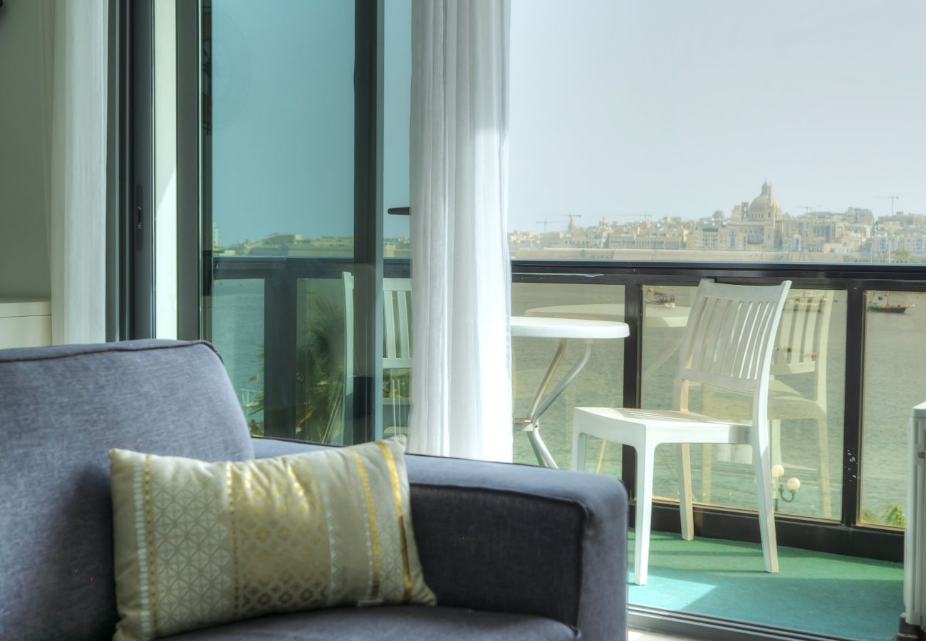 Apartamento en Sliema - Seafront bright & spacious 2bedroom, balcony KDEG1-1