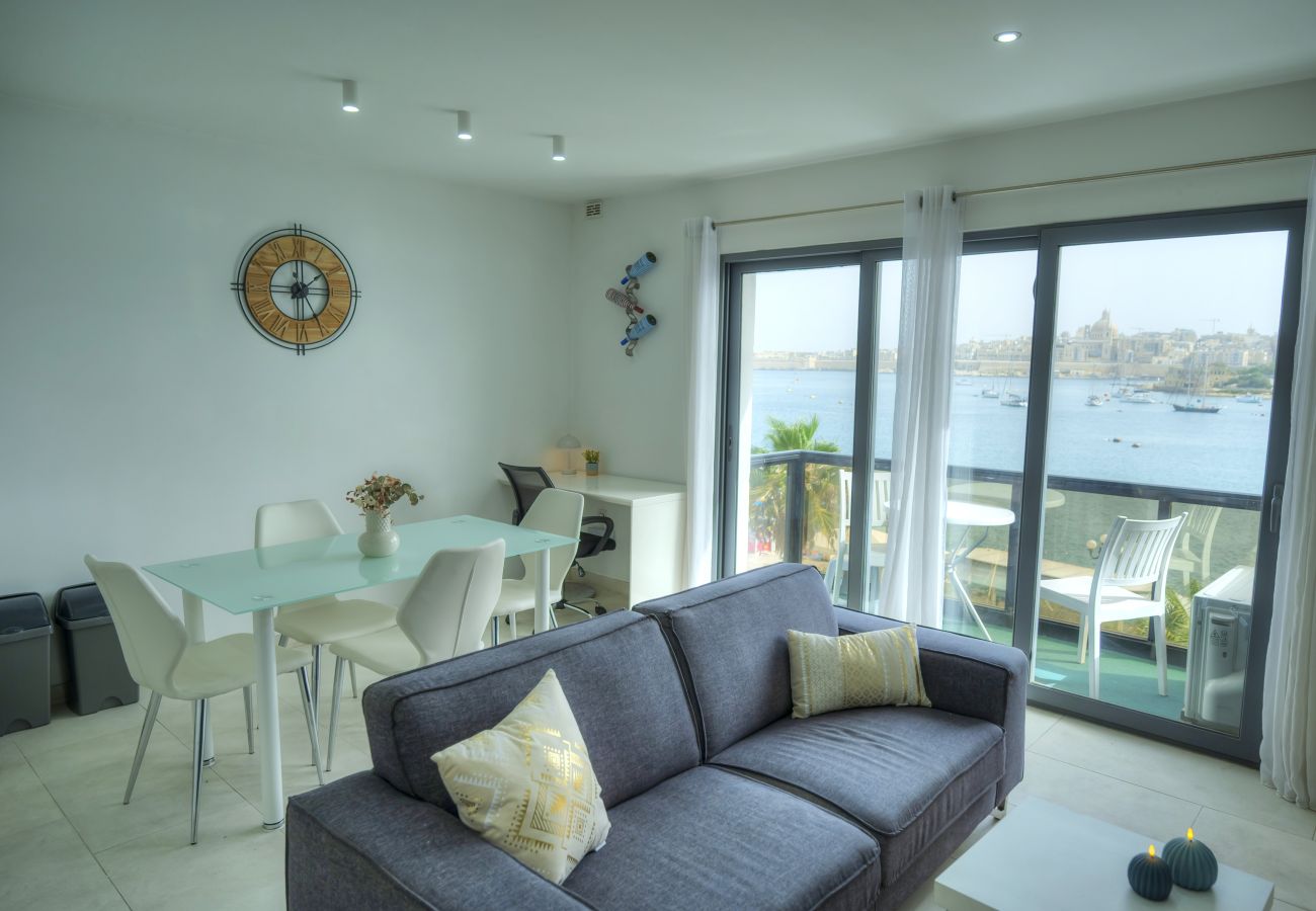 Apartamento en Sliema - Seafront bright & spacious 2bedroom, balcony KDEG1-1