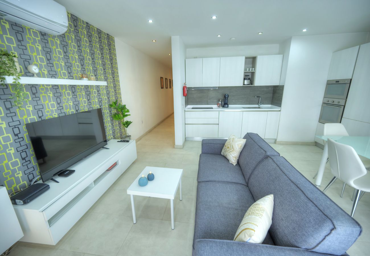 Apartamento en Sliema - Seafront bright & spacious 2bedroom, balcony KDEG1-1