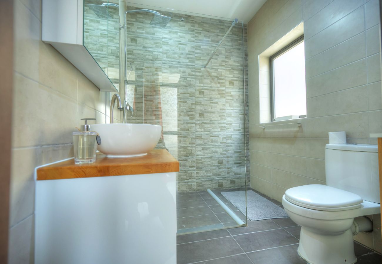 Apartamento en Sliema - Luxury & spacious 3 bedroom seafront, balcony YHAI1-1