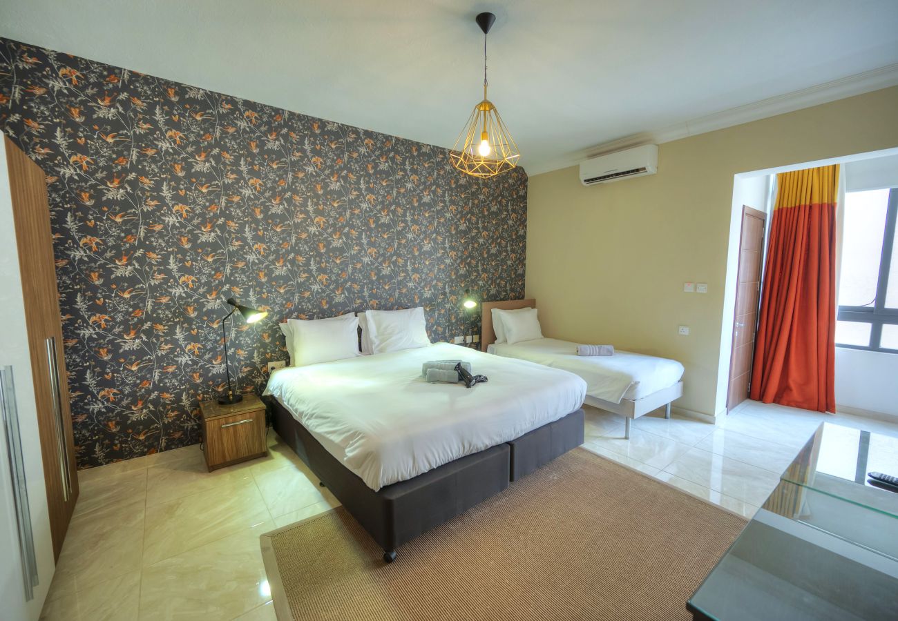 Apartamento en Sliema - Luxury & spacious 3 bedroom seafront, balcony YHAI1-1
