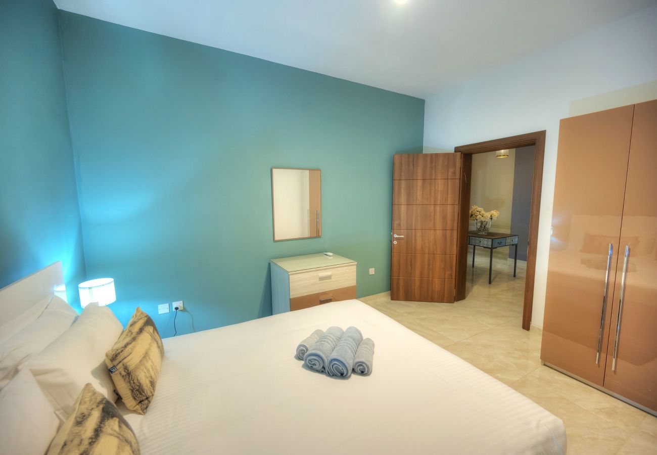 Apartamento en Sliema - Luxury & spacious 3 bedroom seafront, balcony YHAI1-1