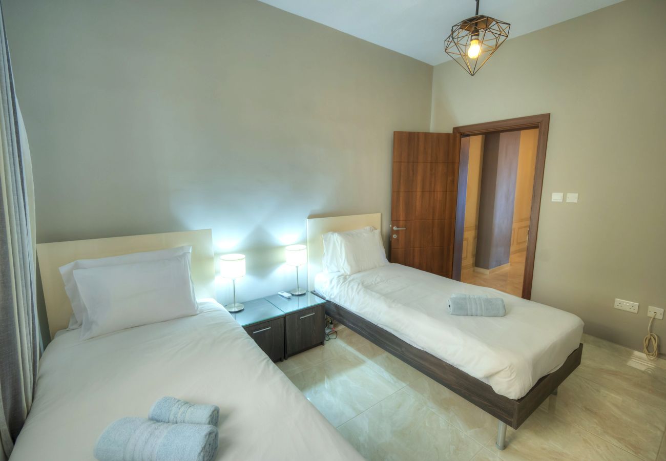Apartamento en Sliema - Luxury & spacious 3 bedroom seafront, balcony YHAI1-1