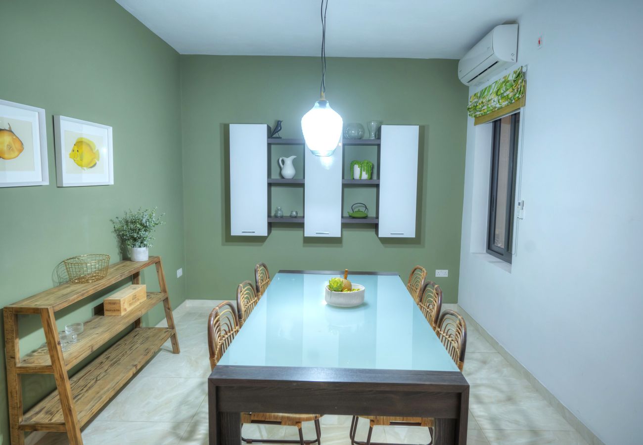 Apartamento en Sliema - Luxury & spacious 3 bedroom seafront, balcony YHAI1-1