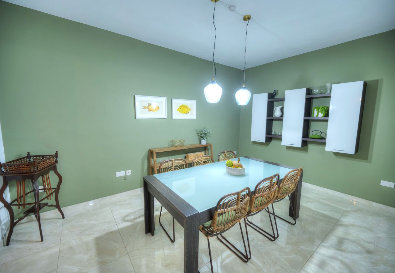 Apartamento en Sliema - Luxury & spacious 3 bedroom seafront, balcony YHAI1-1