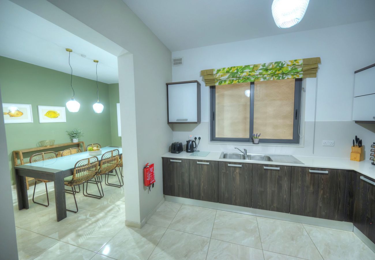 Apartamento en Sliema - Luxury & spacious 3 bedroom seafront, balcony YHAI1-1