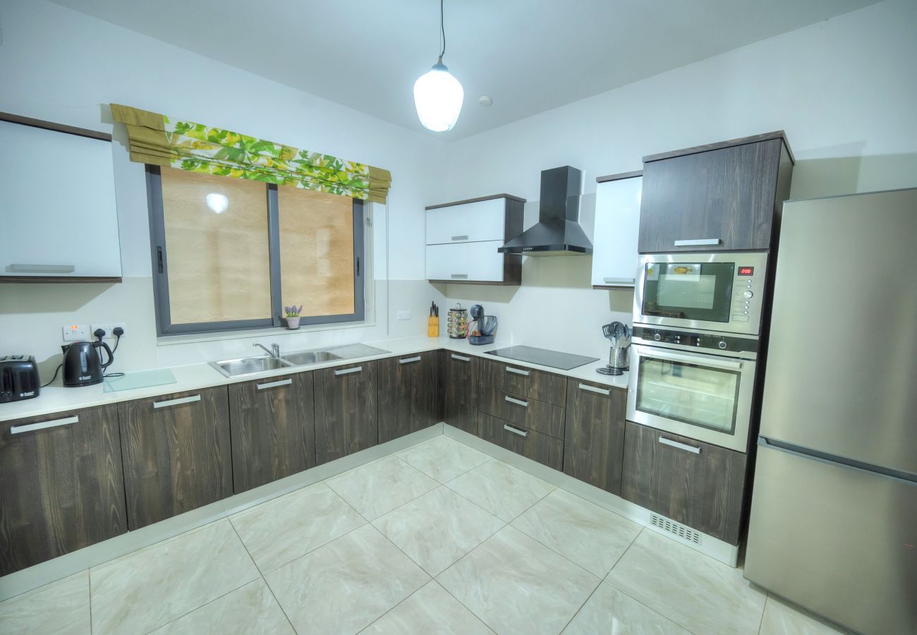 Apartamento en Sliema - Luxury & spacious 3 bedroom seafront, balcony YHAI1-1