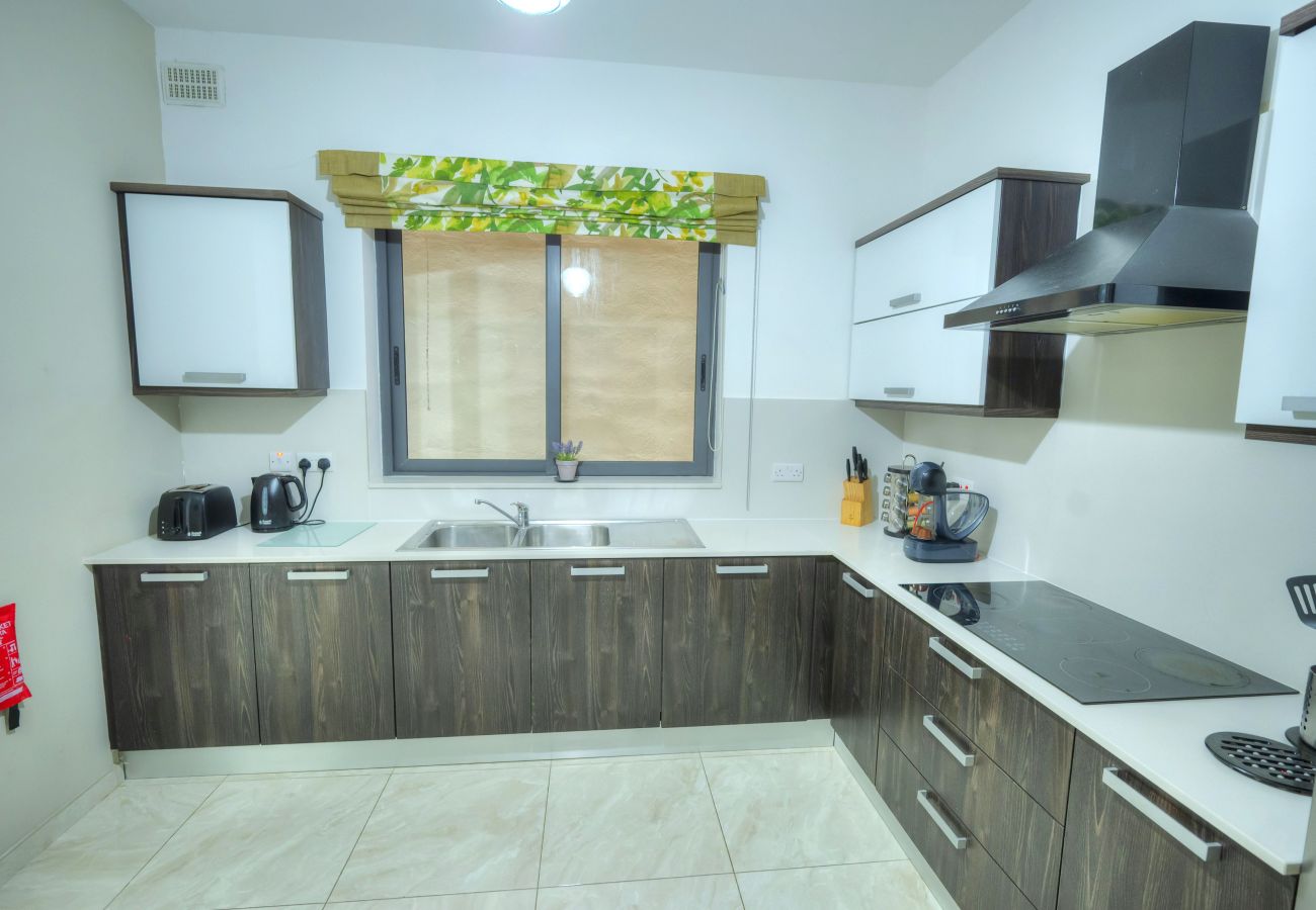 Apartamento en Sliema - Luxury & spacious 3 bedroom seafront, balcony YHAI1-1