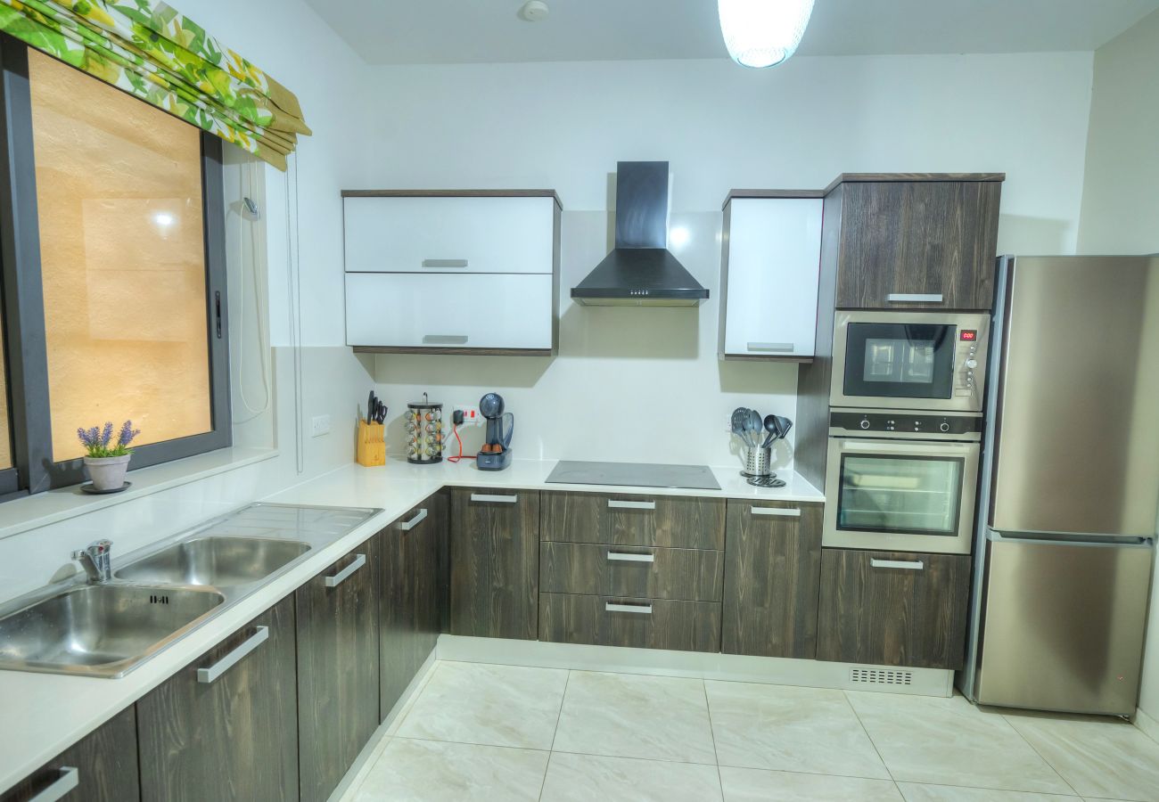 Apartamento en Sliema - Luxury & spacious 3 bedroom seafront, balcony YHAI1-1
