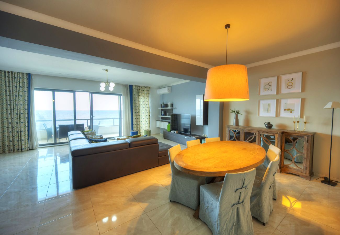 Apartamento en Sliema - Luxury & spacious 3 bedroom seafront, balcony YHAI1-1