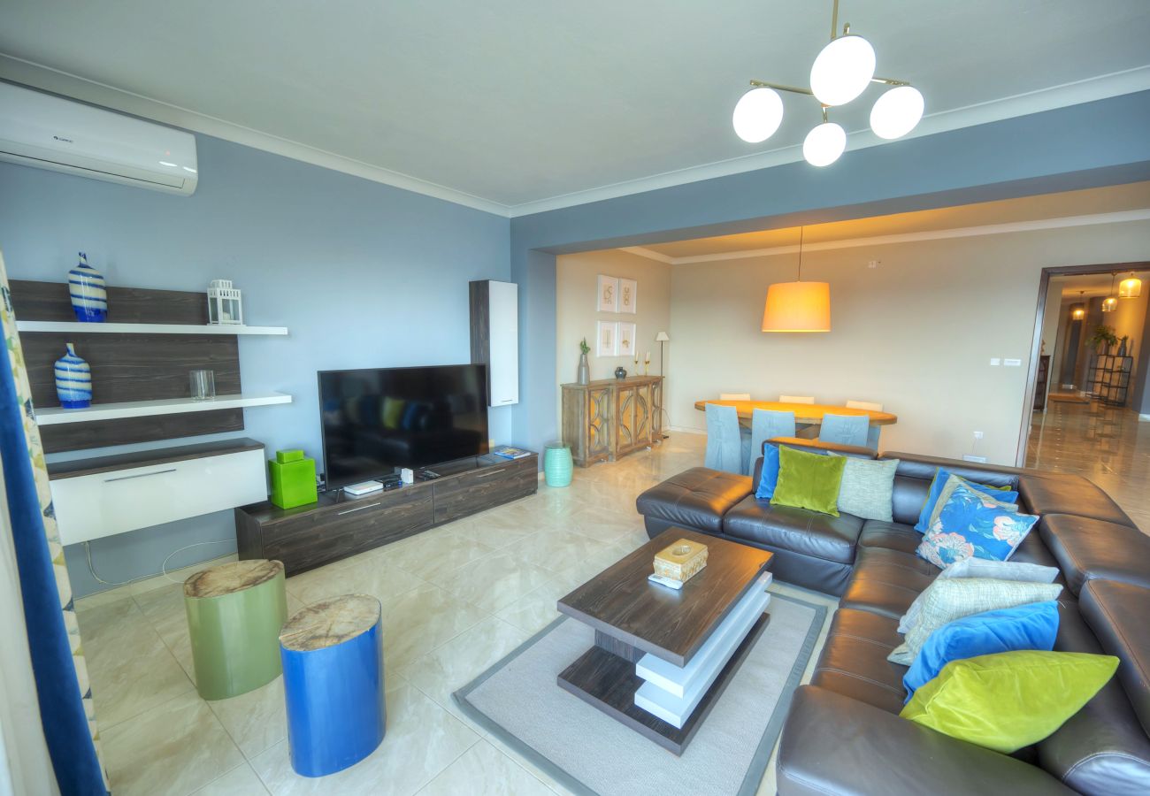 Apartamento en Sliema - Luxury & spacious 3 bedroom seafront, balcony YHAI1-1