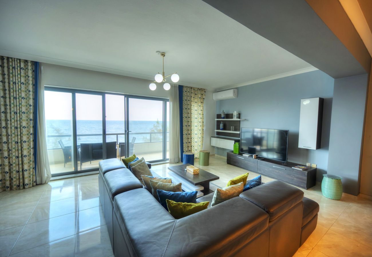 Apartamento en Sliema - Luxury & spacious 3 bedroom seafront, balcony YHAI1-1