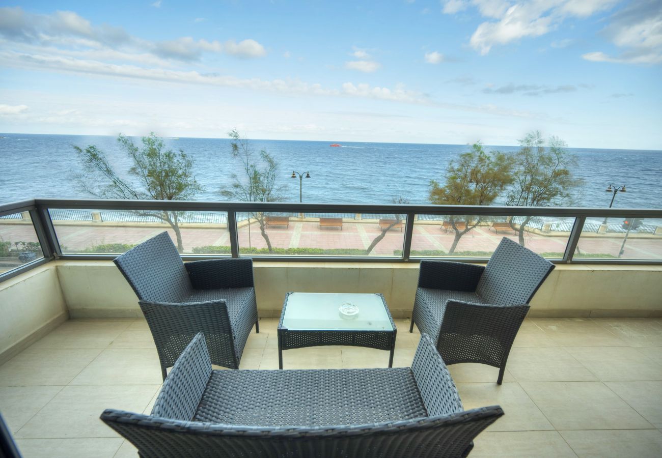 Apartamento en Sliema - Luxury & spacious 3 bedroom seafront, balcony YHAI1-1