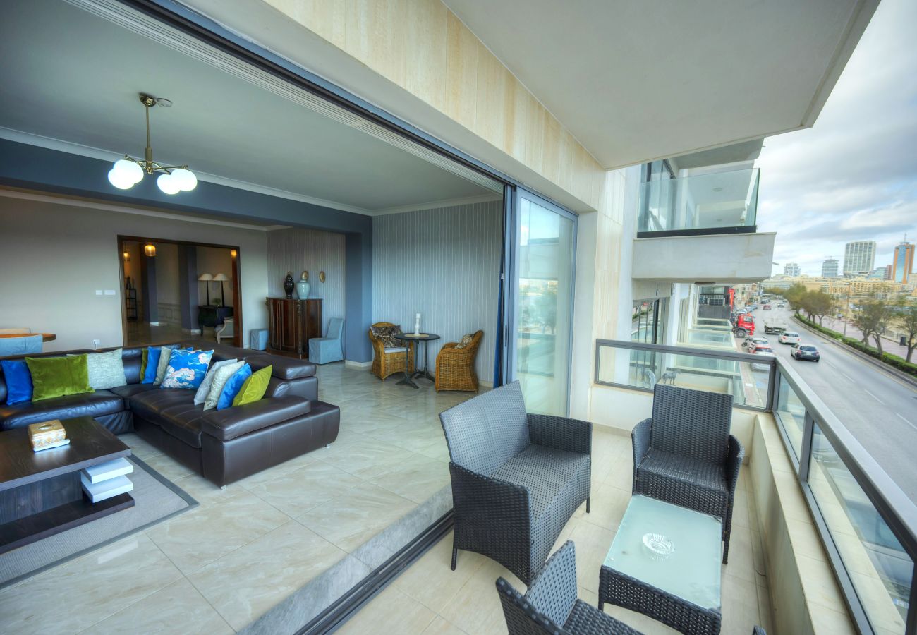 Apartamento en Sliema - Luxury & spacious 3 bedroom seafront, balcony YHAI1-1