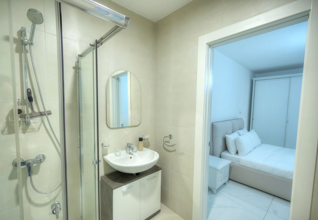 Apartamento en Sliema - Stylish & large 2 bedroom with internal yard DCUT1-1