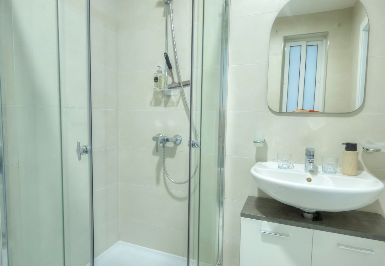 Apartamento en Sliema - Stylish & large 2 bedroom with internal yard DCUT1-1