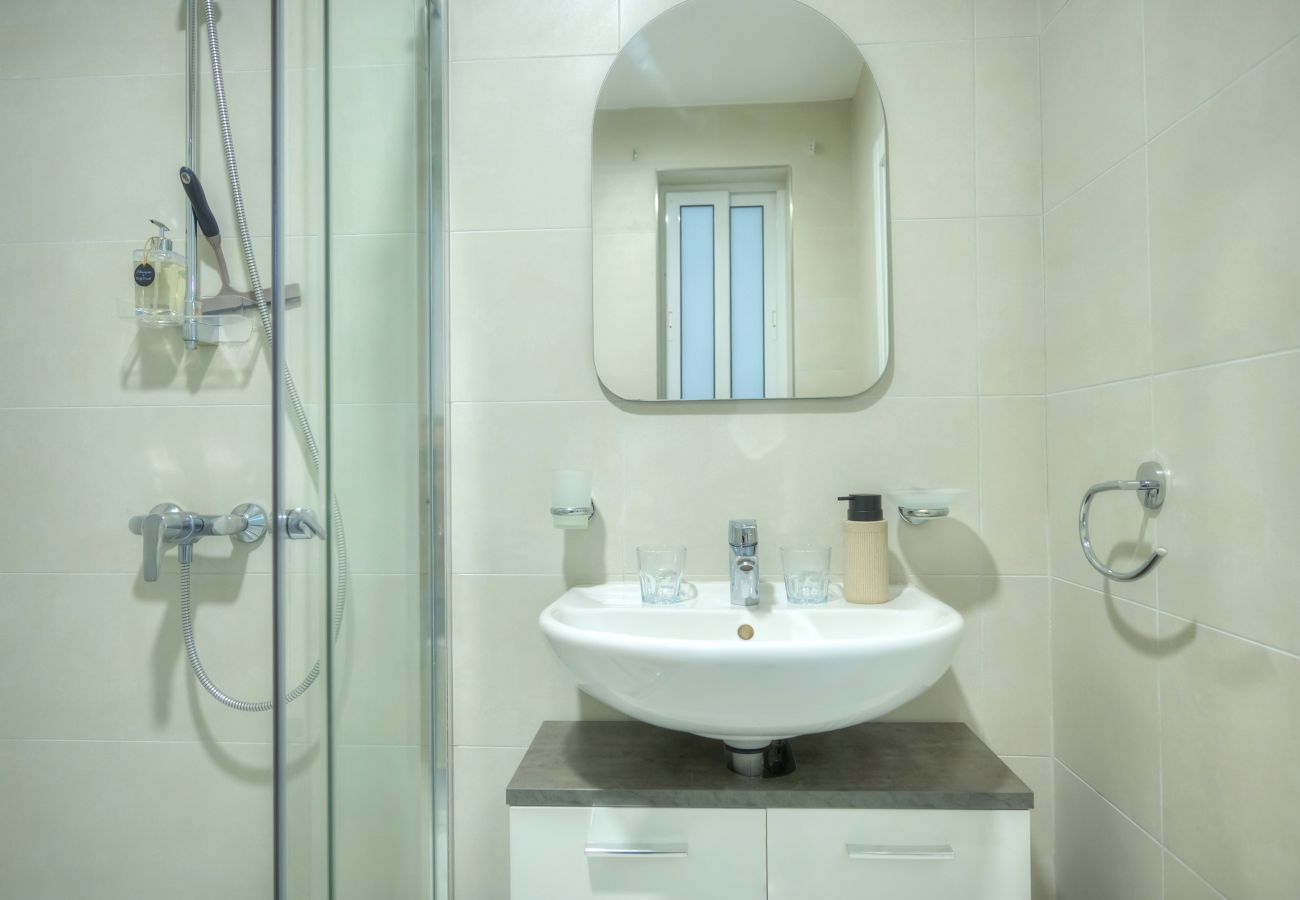 Apartamento en Sliema - Stylish & large 2 bedroom with internal yard DCUT1-1