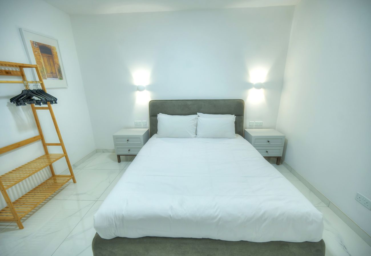 Apartamento en Sliema - Stylish & large 2 bedroom with internal yard DCUT1-1