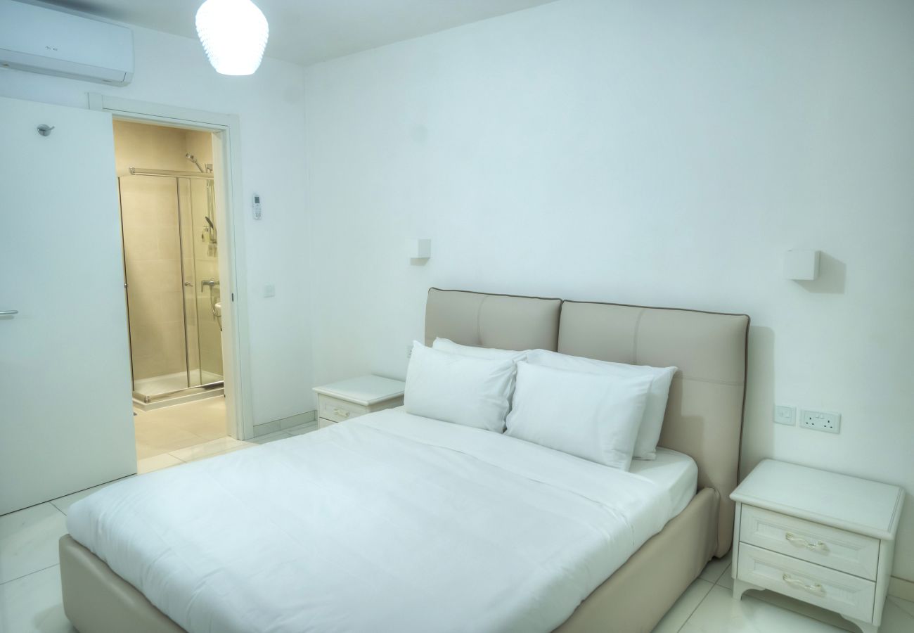 Apartamento en Sliema - Stylish & large 2 bedroom with internal yard DCUT1-1