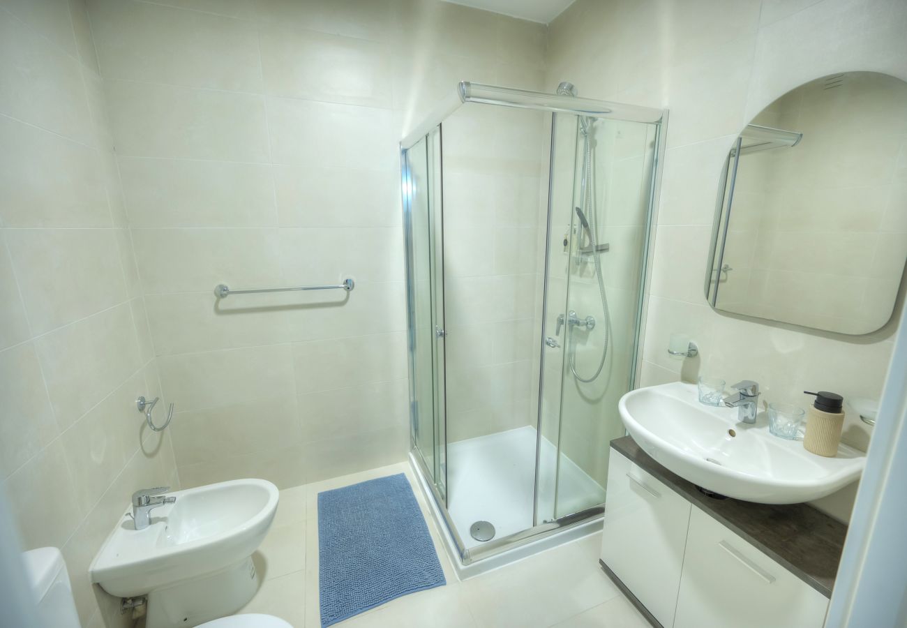 Apartamento en Sliema - Stylish & large 2 bedroom with internal yard DCUT1-1