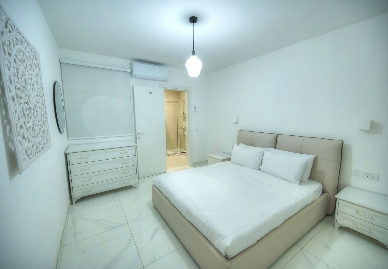 Apartamento en Sliema - Stylish & large 2 bedroom with internal yard DCUT1-1