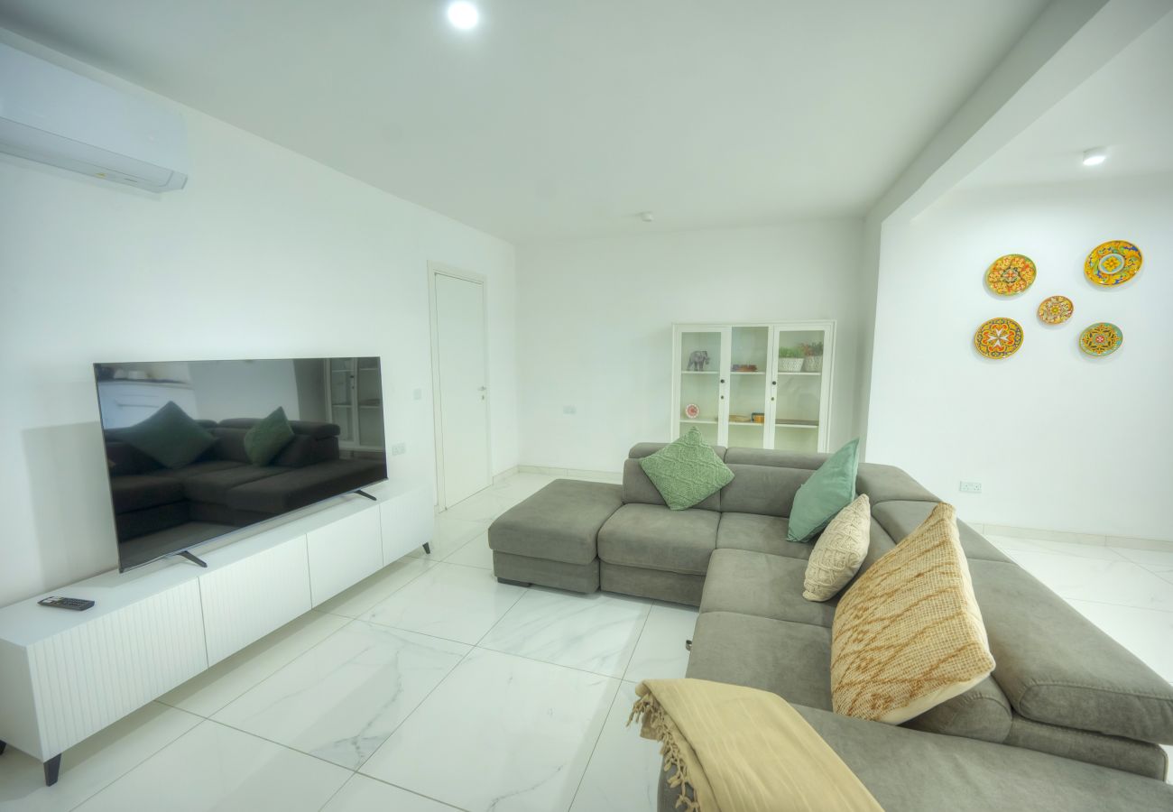 Apartamento en Sliema - Stylish & large 2 bedroom with internal yard DCUT1-1