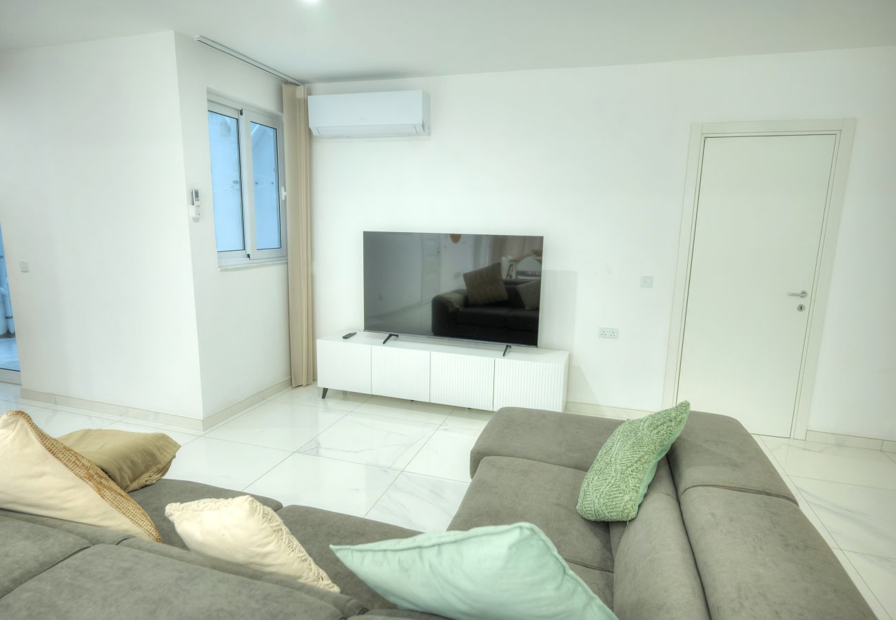 Apartamento en Sliema - Stylish & large 2 bedroom with internal yard DCUT1-1