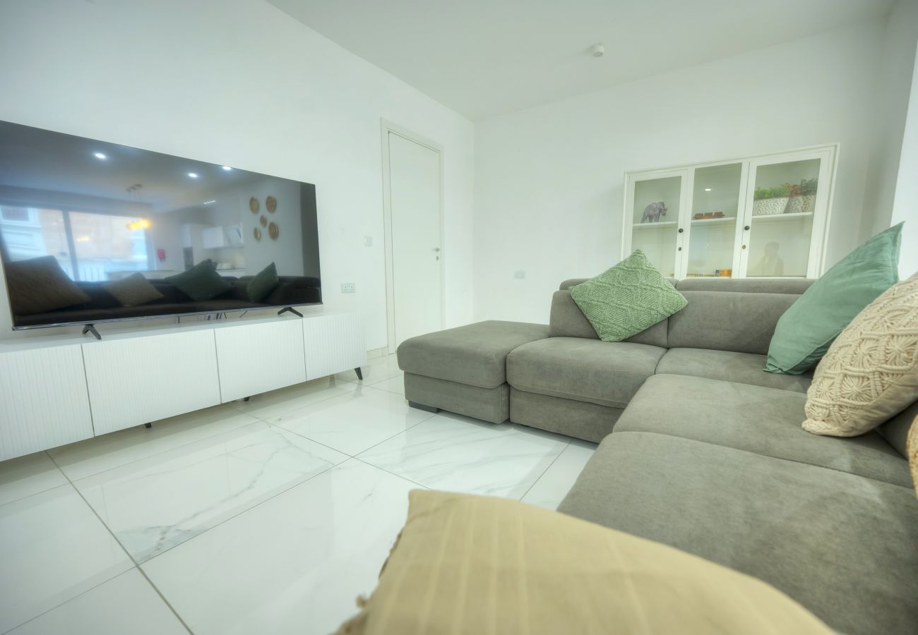 Apartamento en Sliema - Stylish & large 2 bedroom with internal yard DCUT1-1
