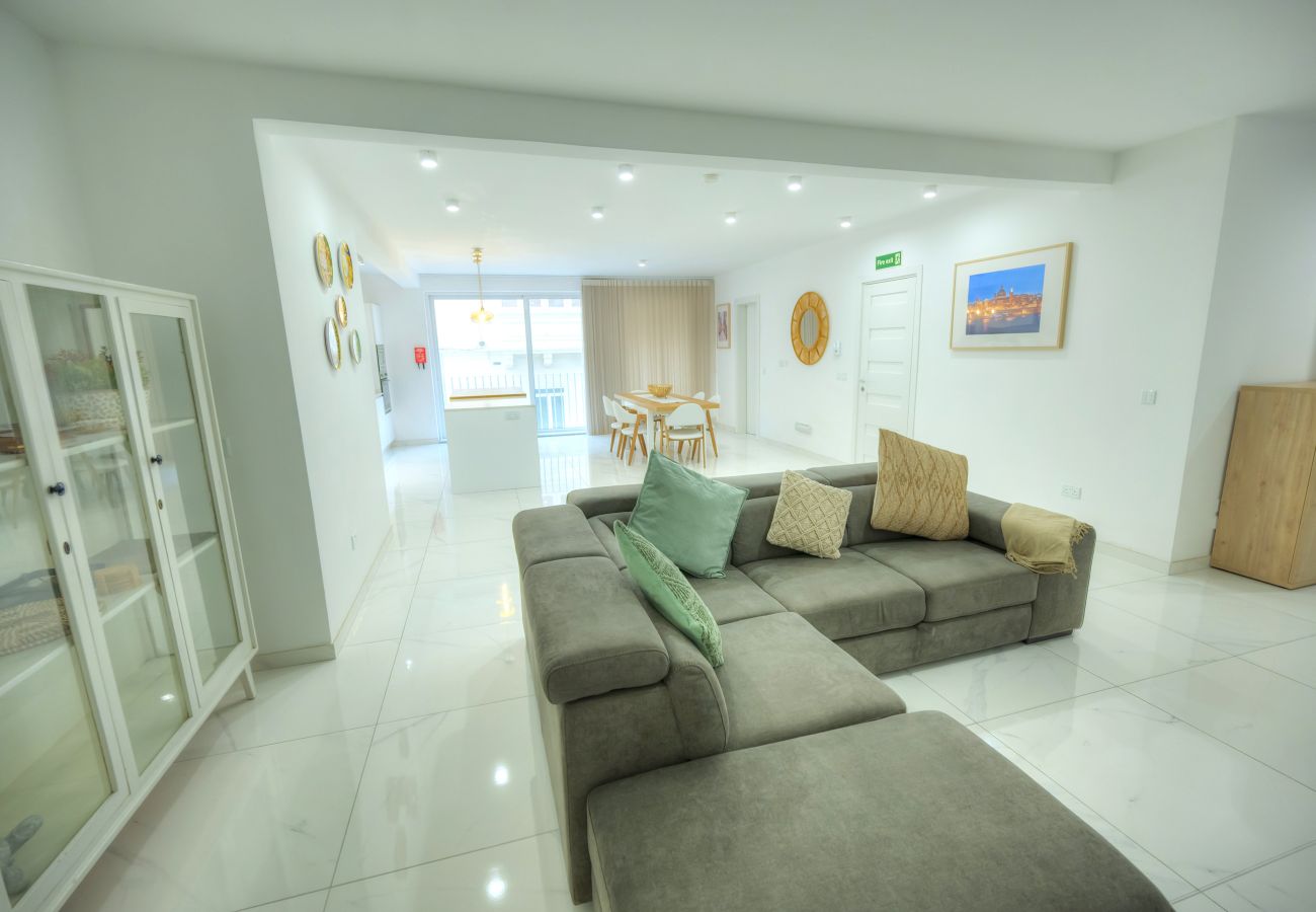 Apartamento en Sliema - Stylish & large 2 bedroom with internal yard DCUT1-1